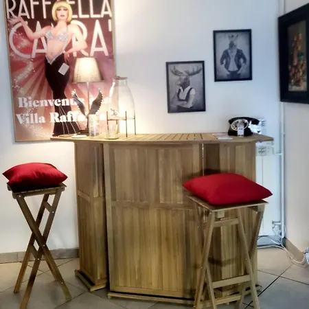 לינה וארוחת בוקר Raffaella 3*