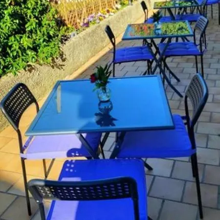 Raffaella Les Albres