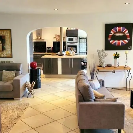 Raffaella Les Albres