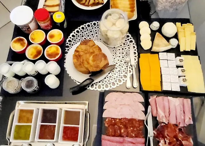 ベッド・アンド・ブレックファスト Raffaella Les Albres